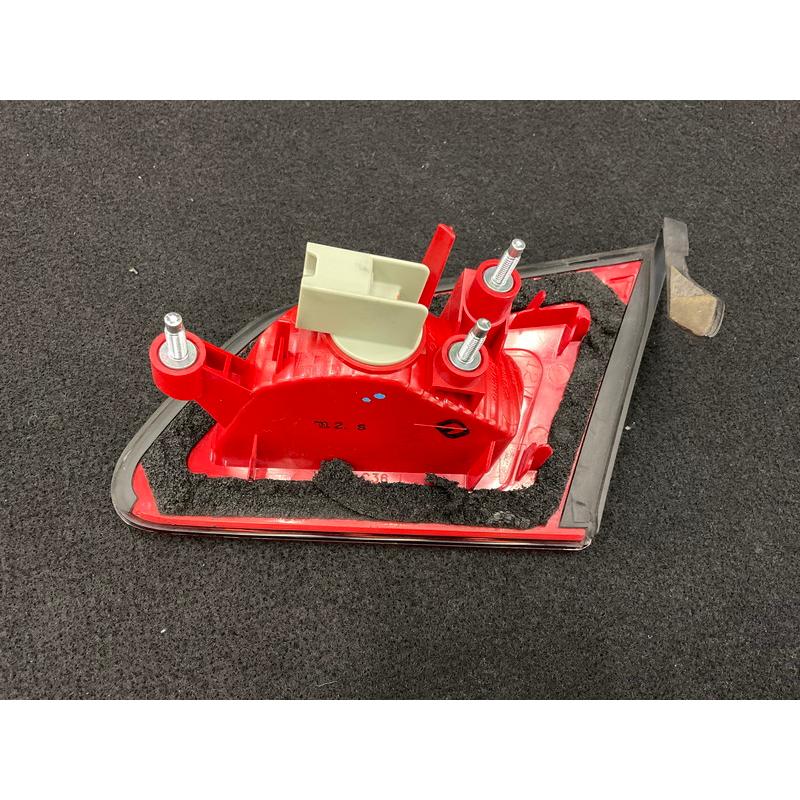 NS072 V36 スカイライン 370GT タイプS 純正 左テールランプ LED ☆内