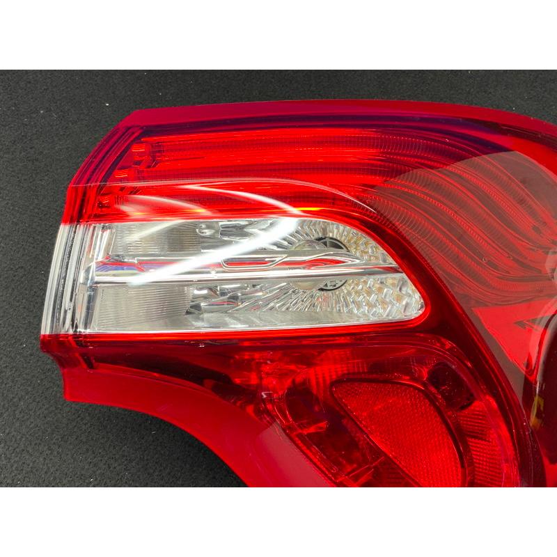 CT006 B8 シトロエン DS5 シック 純正 右テールランプ ☆外側 ◇98 031