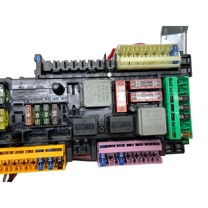 MB219 W204 C200 AV-S 前期 リア SAM/サム ヒューズ/リレー ボックス 