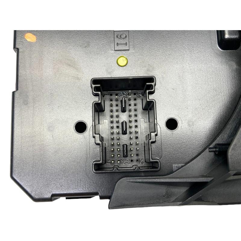 MB219 W204 C200 AV-S 前期 リア SAM/サム ヒューズ/リレー ボックス