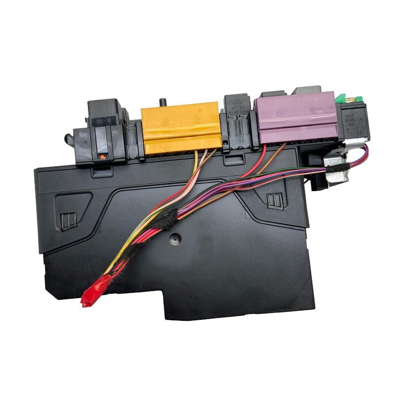 MB219 W204 C200 AV-S 前期 リア SAM/サム ヒューズ/リレー ボックス 