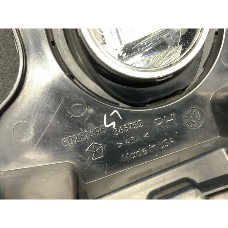 JE004 WK57A ジープ グランドチェロキー SRT8 純正 右 フォグランプ
