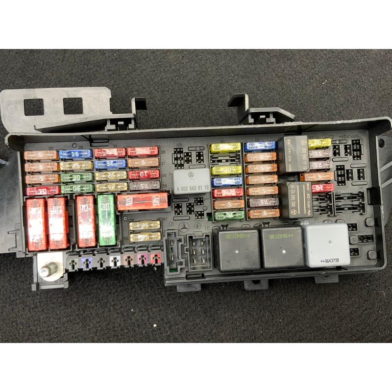 メルセデス・ベンツ　W124等　純正付属品　アクセサリーBOX　電球・ヒューズ メルセデス・ベンツ W124等 純正付属品 アクセサリーBOX 電球