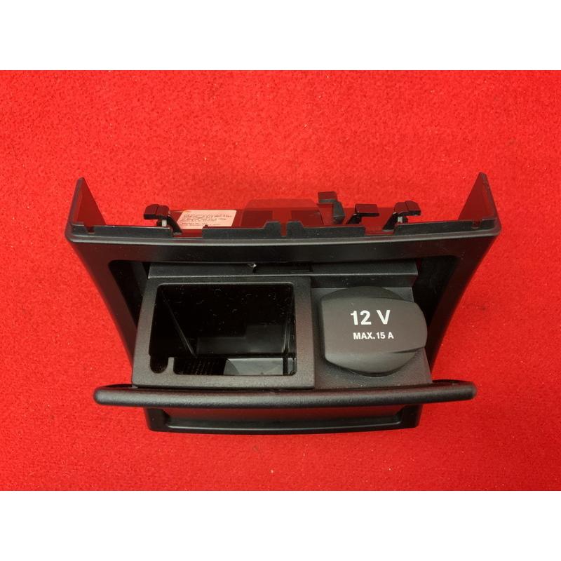 MB051 W212 E250T AMGスポーツ センターコンソール後側 灰皿 