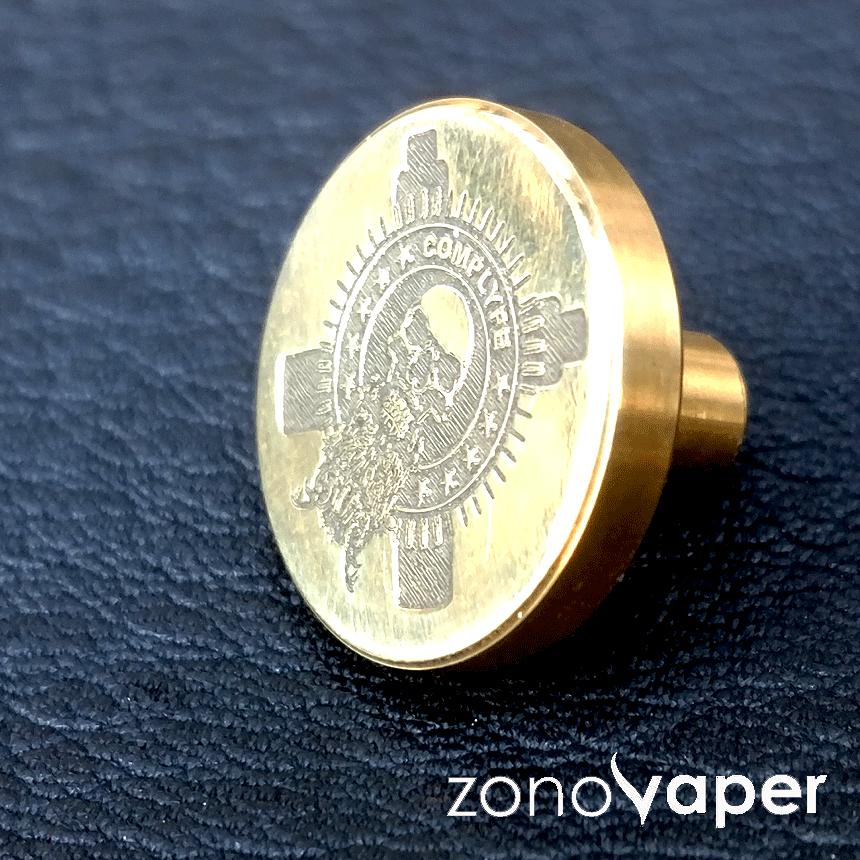 COMP LYFE (コンプライフ)BUTTON CompLyfe Logo Brass（＊ネコポス便 