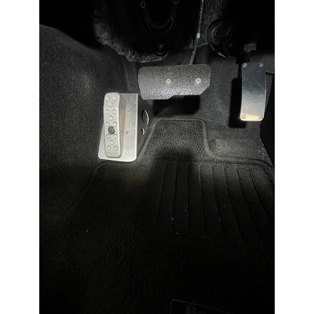 スズキJB64W／74W（ジムニー／ジムニーシエラ）2018年7月以降オートマチック車用ペダルカバーセットTypeSS |  | 01