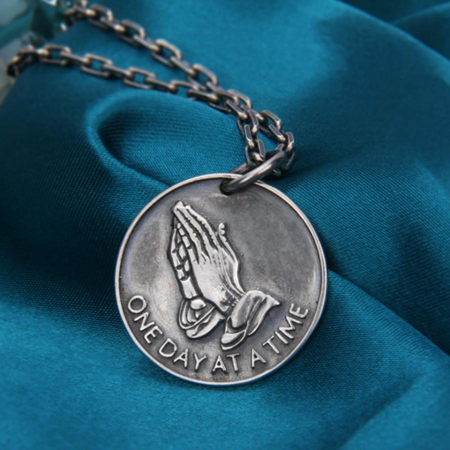 S925銀素材 お祈りの手 聖書の詩　jaunatis ペンダントトップ ネックレス ヴィンテージ メダル 円形 メンズ レディース 男女兼用 シルバー |  | 02