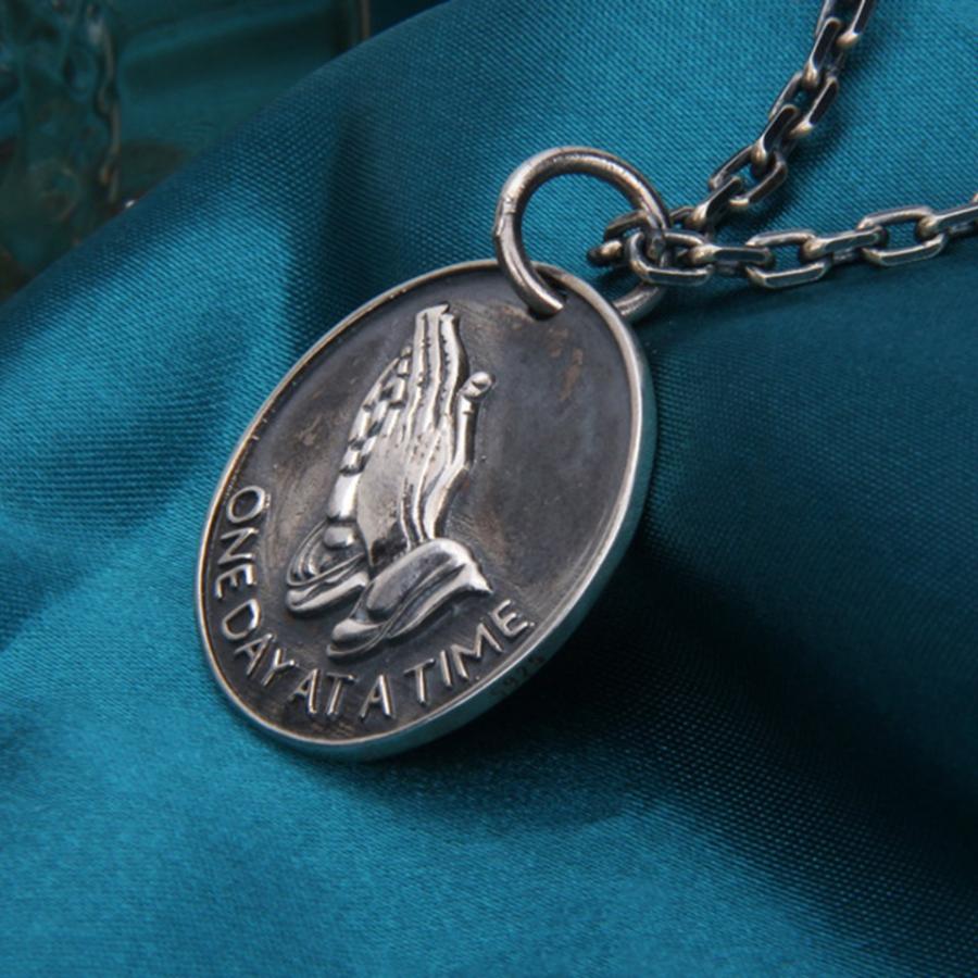 S925銀素材 お祈りの手 聖書の詩　jaunatis ペンダントトップ ネックレス ヴィンテージ メダル 円形 メンズ レディース 男女兼用 シルバー |  | 03