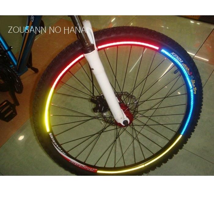 ステッカーなしの自転車の車輪 ステッカーなしの自転車の車輪