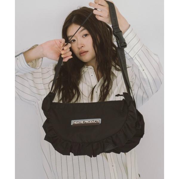 ショルダーバッグ バッグ ナイロンフリルラウンドショルダーバッグL/500mlペットボトル収納可能 レディース の商品画像