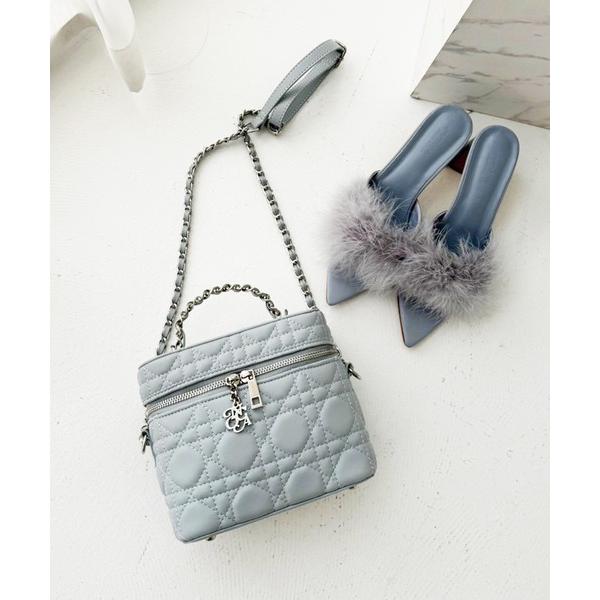 ショルダーバッグ バッグ チャーム付きキルティングバニティバッグ レディース の商品画像