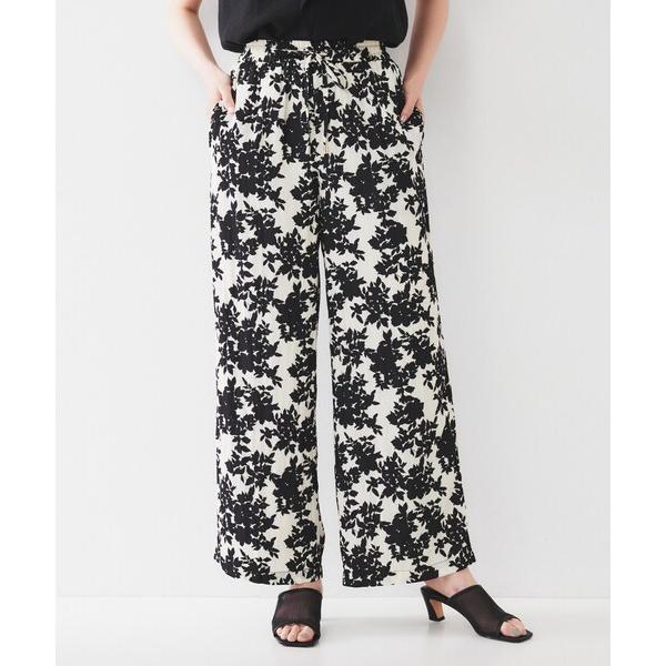 パンツ 「ウエストゴム/ワイド/柄」モノトーンフラワーパンツ レディース の商品画像
