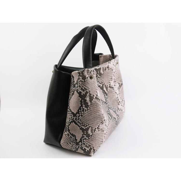 セール！ Lサイズ☆イタリアパイソンカジュアルバッグ ヘビ型押し革