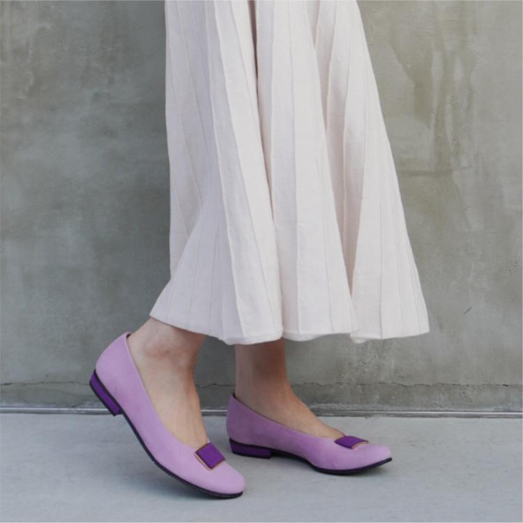 ヌバックローヒールパンプス ぺたんこ バックル付き ライラック