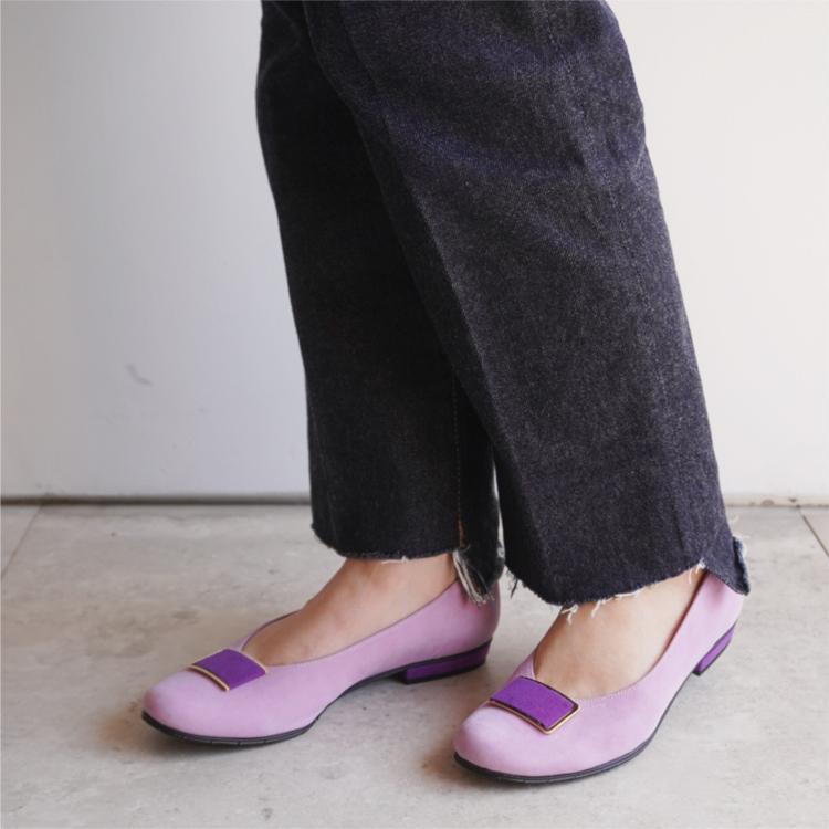 ヌバックローヒールパンプス ぺたんこ バックル付き ライラック