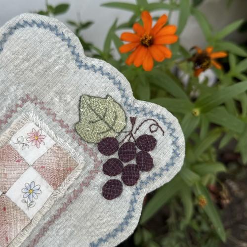 【パッチワークキット】001001 ぶどうのスモールタペストリー　南久美子/材料セット/タペストリー |  | 01