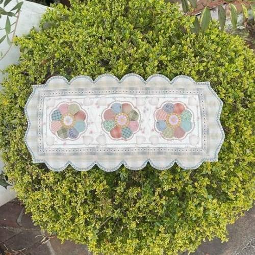 【パッチワークキット】001027　ドレスデンのタペストリー　南久美子/材料セット/タペストリー | 