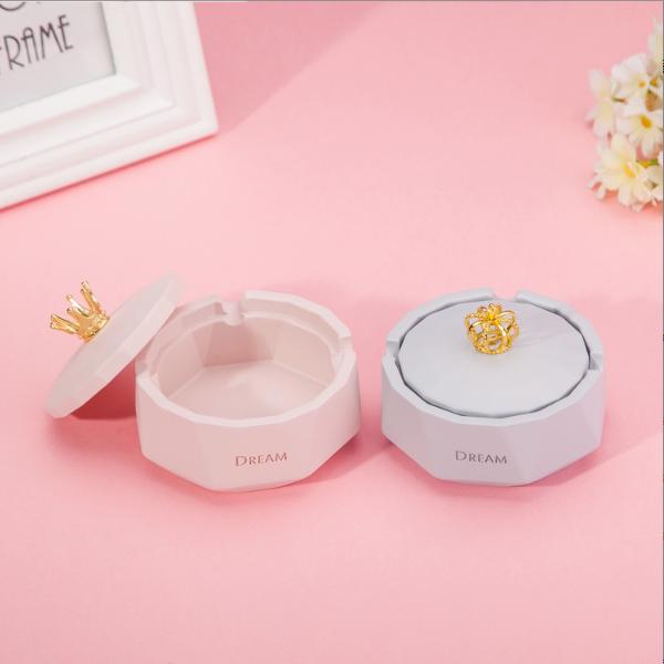王冠付灰皿 蓋付き かわいい 卓上灰皿 トレイ 樹脂製灰皿 無煙 王冠