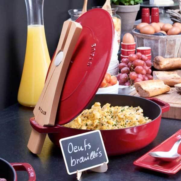 STAUB ラ・ココット 22cm グレー / ウッド リッド ホルダー セット STAUB ラ・ココット 22cm グレー / ウッド リッド ホルダー セット