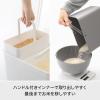 「フタ付きストックケース 米びつ（インナーセット）10kg グレー LBK-50_Gy 1個 日本製 計量カップ付き ライクイット」の商品サムネイル画像4枚目