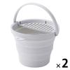 「おりたためるバケツ8L ちょい置きトレー付 グレー 1セット（1個×2） 伊勢藤」の商品サムネイル画像1枚目