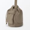 「無印良品 撥水 中わた入り 巾着バッグ キャメル タテ３４×ヨコ２４×マチ２４ｃｍ 良品計画」の商品サムネイル画像5枚目