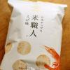 「【ワゴンセール】スナック菓子 せんべい お米チップス 米職人 えび味  100g 1個 サンクゼール（わけあり品）」の商品サムネイル画像3枚目