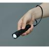 「LEDハンディライト ミニ 100lm ズーム機能付き 懐中電灯 IPX4 防災備品 アイリスオーヤマ LWK-100Z 1個」の商品サムネイル画像3枚目