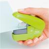 「プラス 針なしホッチキス ペーパークリンチ 6枚とじ グリーン 緑 SL106N 31123」の商品サムネイル画像3枚目