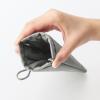 「無印良品 リンクルナイロン 片手で開くフラットポーチ グレー Ｍ 約１０．３×１８．５ｃｍ 良品計画」の商品サムネイル画像4枚目