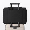 「無印良品 再生ナイロンたためるボストンバッグ 黒 １８Ｌ 約４２×１５×３０ｃｍ 良品計画」の商品サムネイル画像10枚目