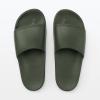 「無印良品 一体成型 足なりサンダル M（24.5〜25.0cm） カーキグリーン 良品計画」の商品サムネイル画像2枚目