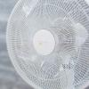 「アピックスインターナショナル DCフロアー扇風機ホワイト AFL-285R 1台」の商品サムネイル画像3枚目