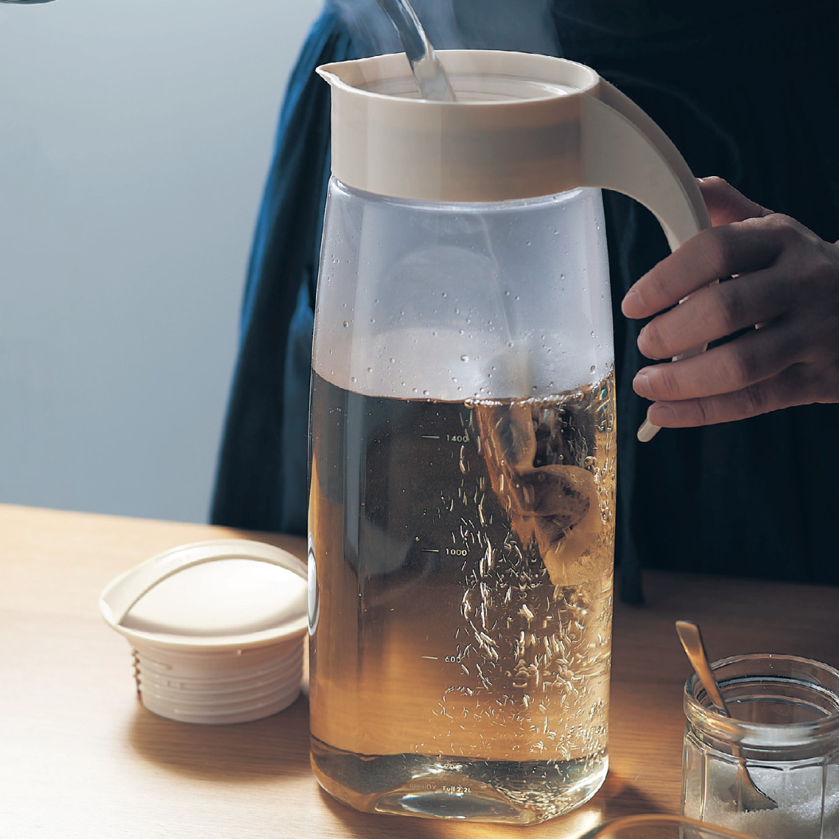 冷水ポット ピッチャー 広口 メモリ付 2 2l 縦置き 横置き 水筒 水出し 麦茶 お湯も注げる 日本製 お茶 冷茶 キッチンツール ポット F 002 ベルメゾン インテリア Yahoo 店 通販 Yahoo ショッピング 일본구매대행 직구 바이박스