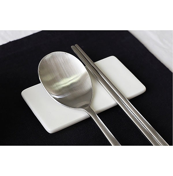 韓国雑貨 これがないと始まらない スッカラ チョッカラ お箸 スプーン 2膳セット ゴールド シルバー 韓国食器 韓国 雑貨 かわいい sc3 韓国音楽専門ソウルライフレコード 通販 Yahoo ショッピング 일본구매대행 직구 위시박스