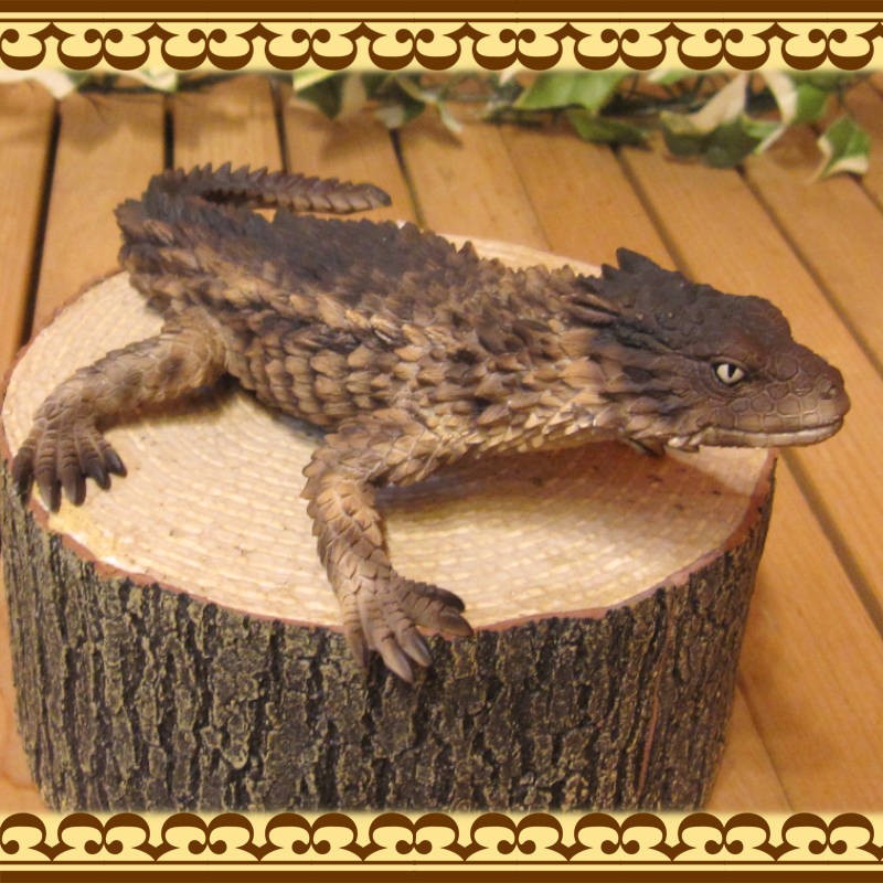 日本初の リアルなトカゲの置物 ｃタイプ アルマジロトカゲ ヨロイトカゲ 爬虫類 フィギュア ガーデニング オーナメント インテリア Realcoffeebagco Com